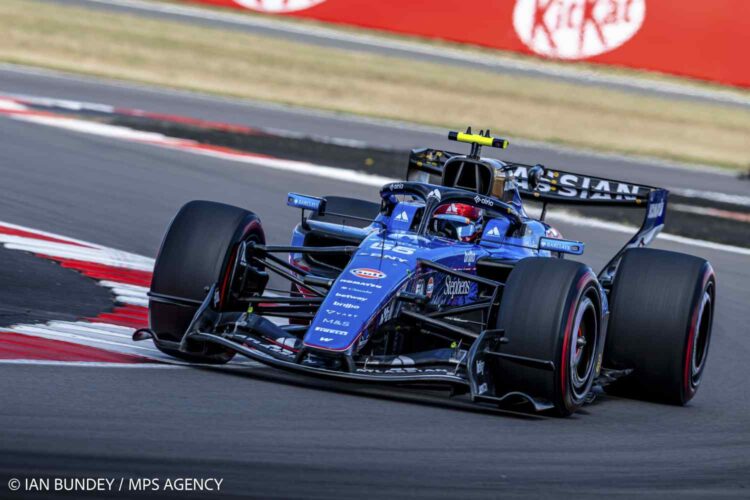 F1: Albon assume culpa por acidente na 1ª volta em Silverstone, Sainz frustrado