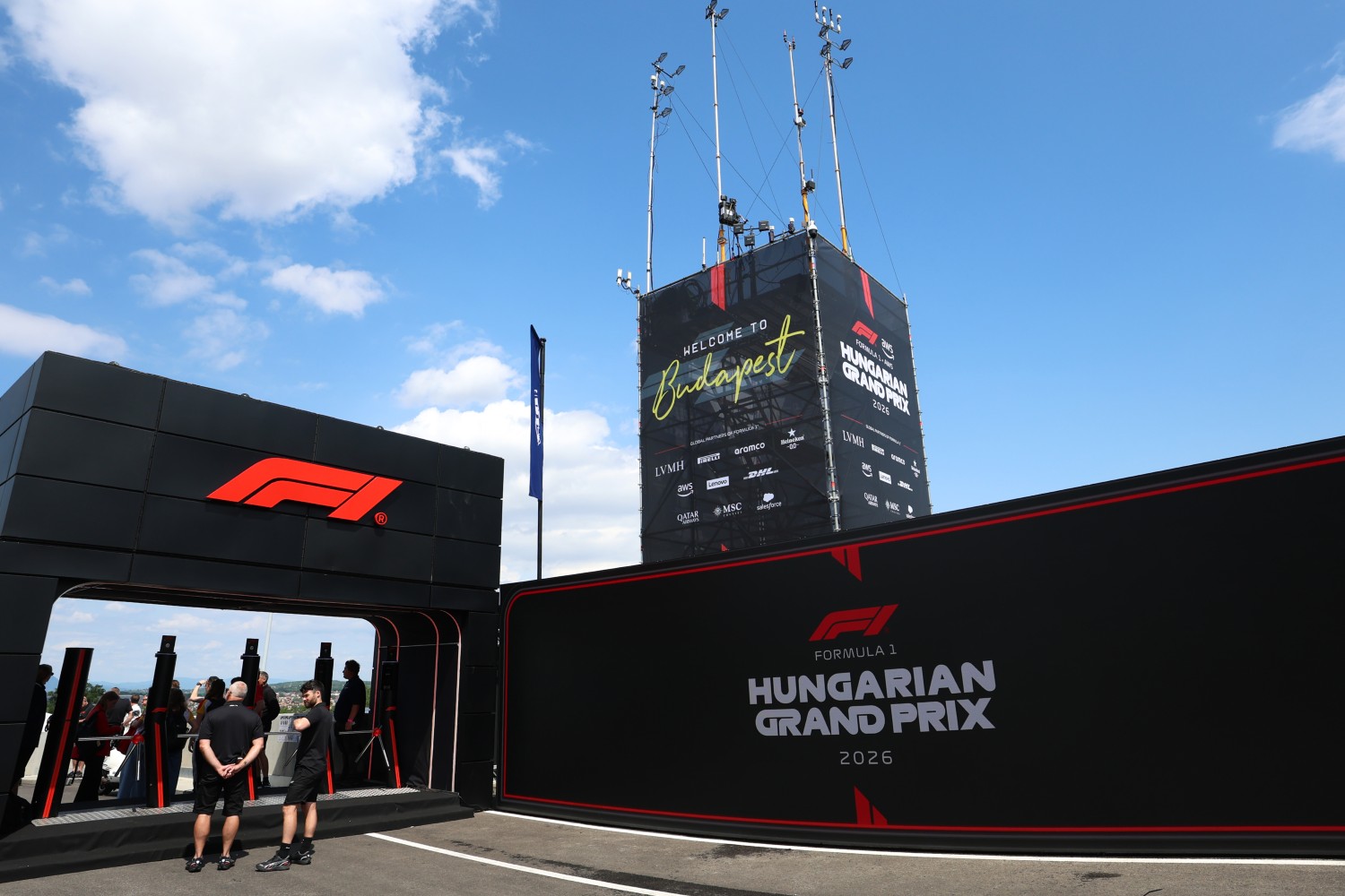 GP da Hungria, F1: Curva 1 reasfaltada durante a noite