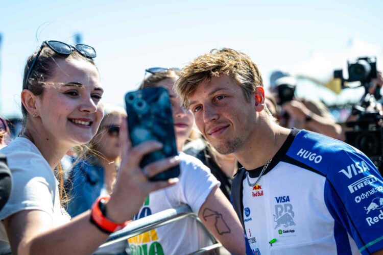 Liam Lawson guiou GT40 de Bruce McLaren: “Provavelmente, nunca mais voltarei a ter uma sensação como aquela num carro de corrida”