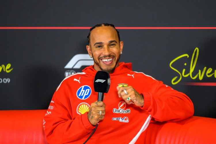 F1: Fred Vasseur confirma permanência de Lewis Hamilton em 2027