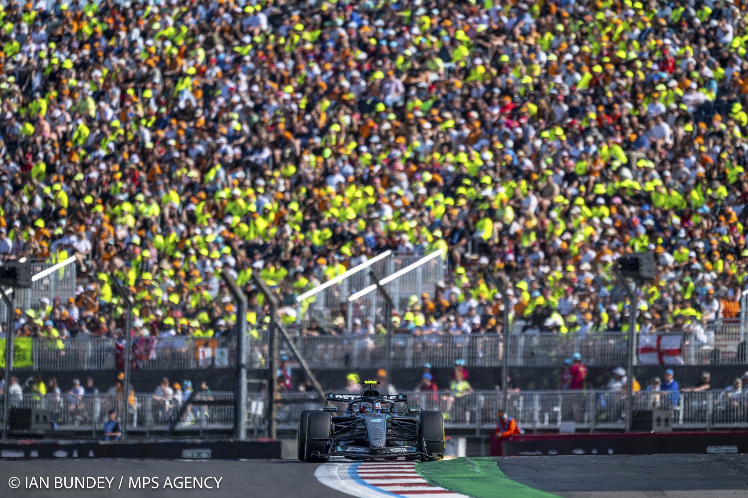 GP Grã-Bretanha F1: Kimi Antonelli vence Sprint emocionante em Silverstone