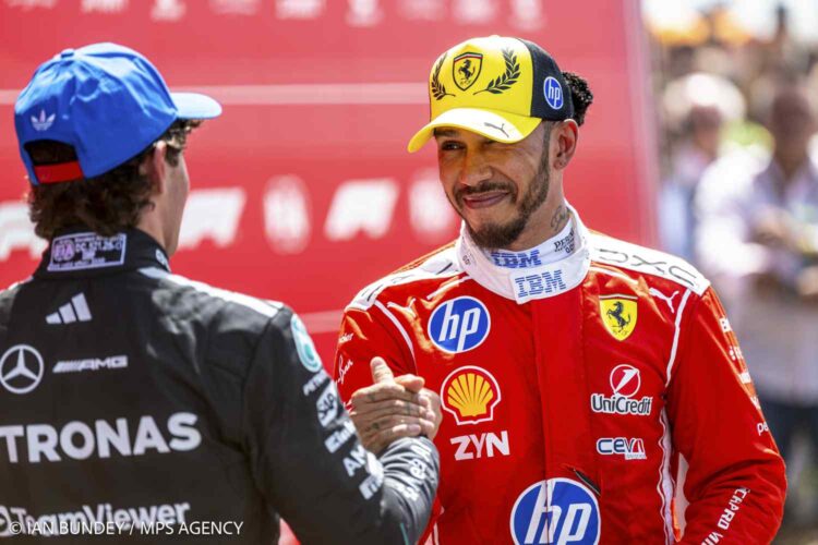F1, Lewis Hamilton apela ao ‘jogo de equipa’ para bater a Mercedes