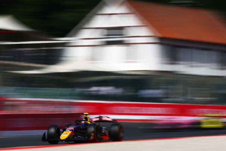 Fórmula 2: Nikola Tsolov lidera treinos livres Em Spa-Francorchamps