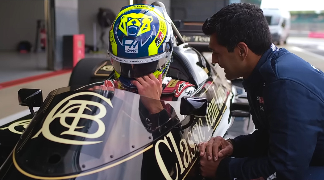 Ollie Bearman emociona-se ao volante do icónico Lotus de Ayrton Senna