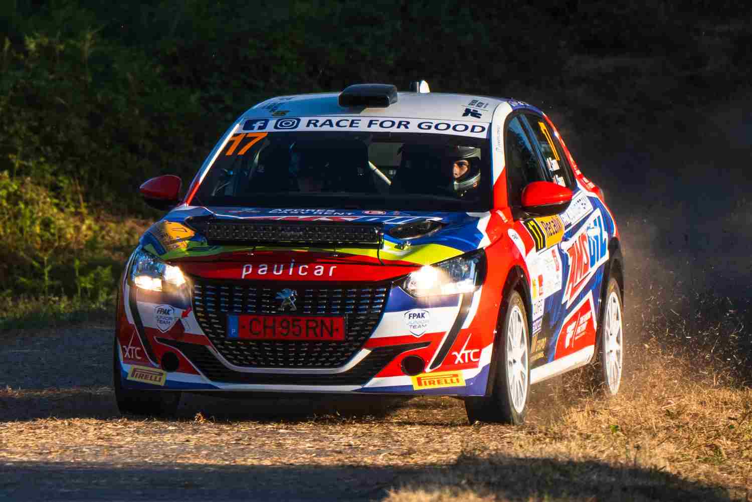Peugeot Rally Cup Ibérica/Rallye Rías Baixas: Pablo Fernández domina 1º dia, Pedro Câmara 3º