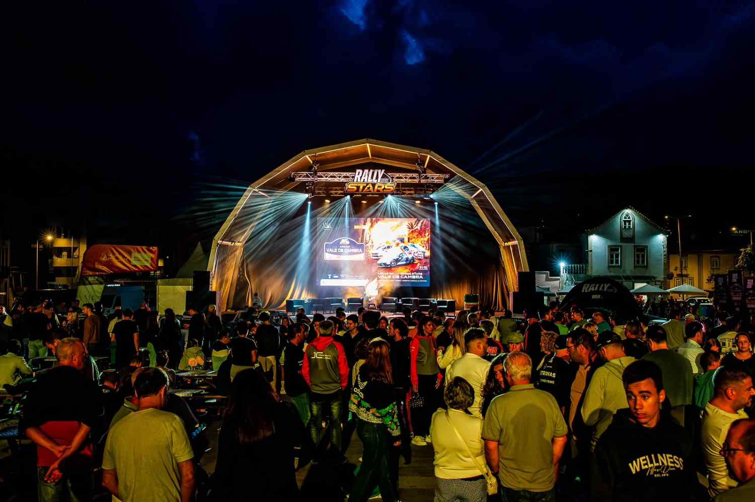 Fan zone de Vale de Cambra enche no arranque do Rally Series Stars