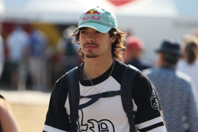 F1: Nikola Tsolov no radar da Racing Bulls