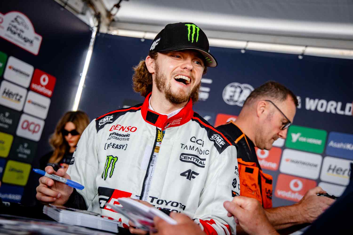 WRC, Oliver Solberg ruma ao Rali da Finlândia ‘aliviado’: regresso ao pódio travou a espiral emocional