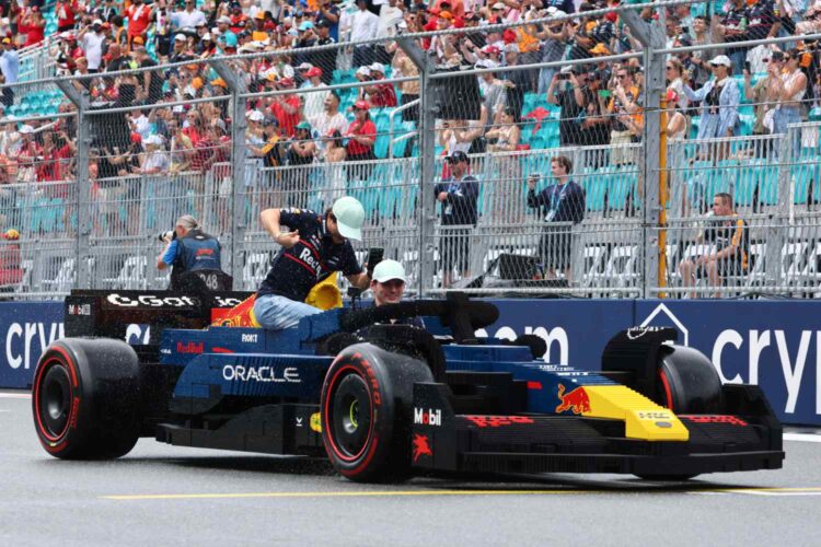 GP da Grã-Bretanha F1: Verstappen preferia não ‘brincar’ com o Lego: “por mim, era um desfile normal”