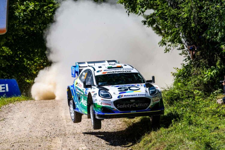WRC, Jon Armstrong lamenta erro na estreia em ralis rápidos de terra: “Não sabemos o que teria sido possível…”