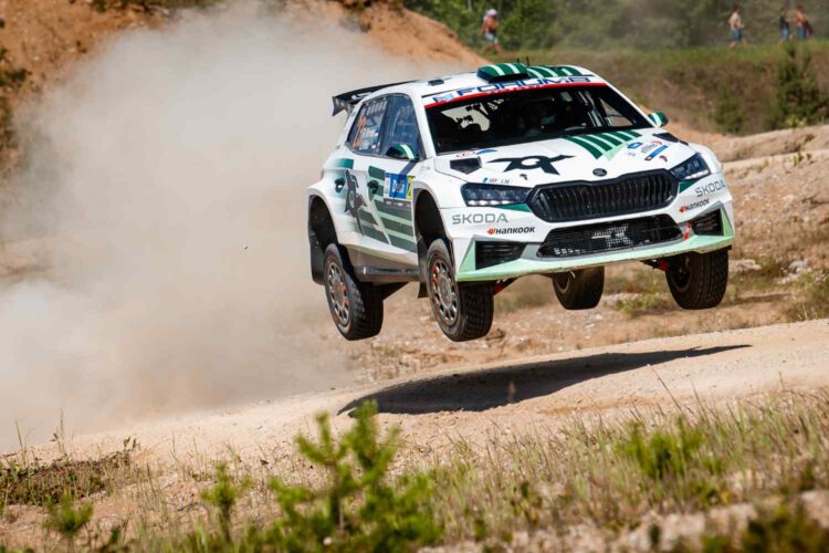 Robert Virves resiste a forte pressão finlandesa e vence categoria WRC2 no Rali da Estónia