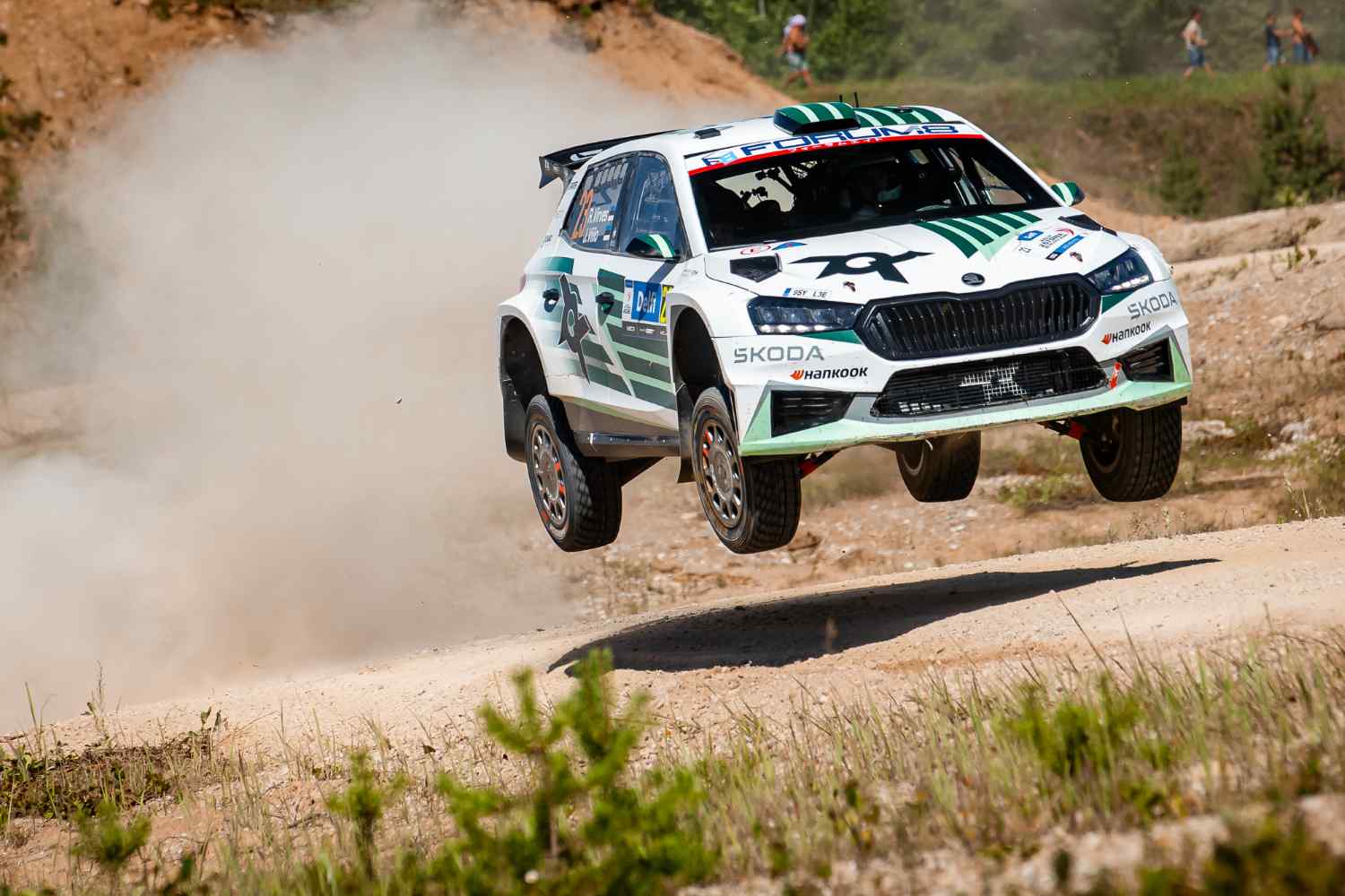 Robert Virves resiste a forte pressão finlandesa e vence categoria WRC2 no Rali da Estónia