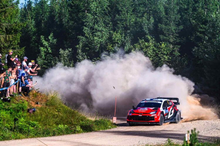 WRC, Rali da Estónia/PEC1: Sami Pajari (Toyota) é o primeiro líder