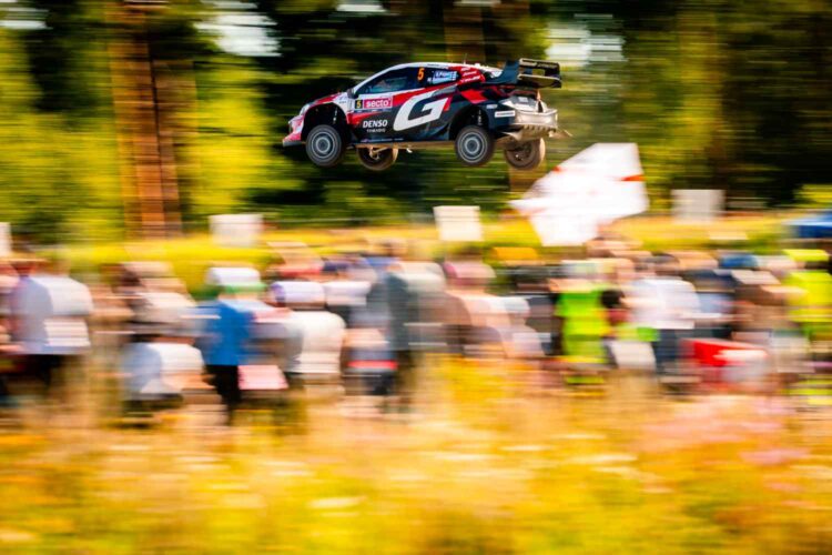 WRC, Rali da Finlândia/PEC3: Sami Pajari sobe a 3º, Ogier mantém liderança
