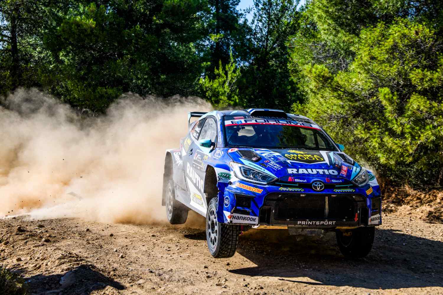 Roope Korhonen lidera a caravana do WRC2 no Rali da Estónia
