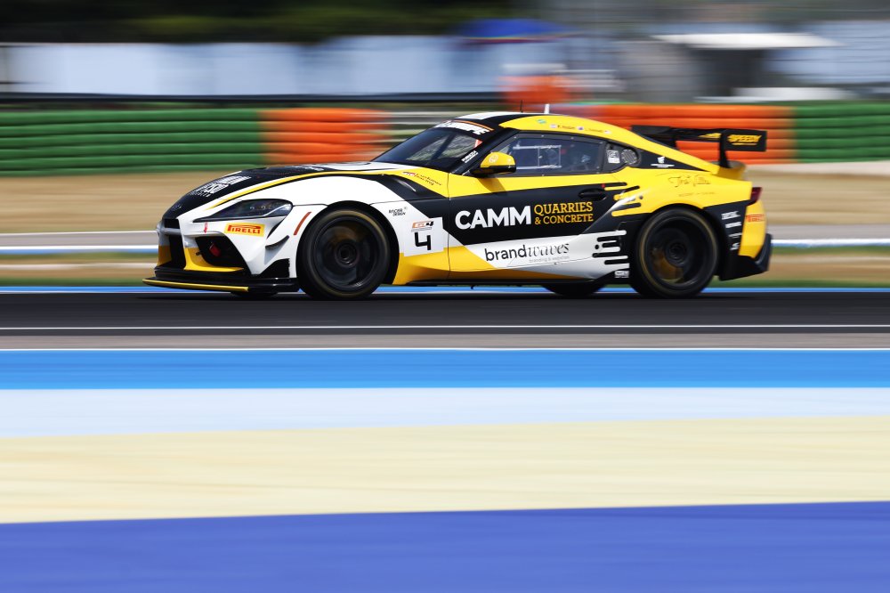 GT4 European Series: Speedy Motorsport regressa aos pódios na corrida 1 de Misano
