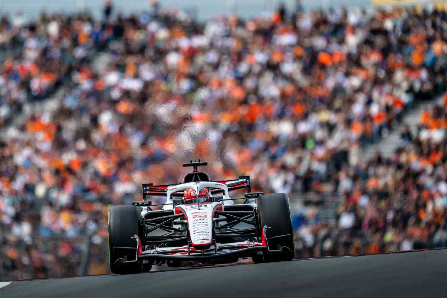 GP Países Baixos F1: Caos ferroviário afeta adeptos em Amesterdão