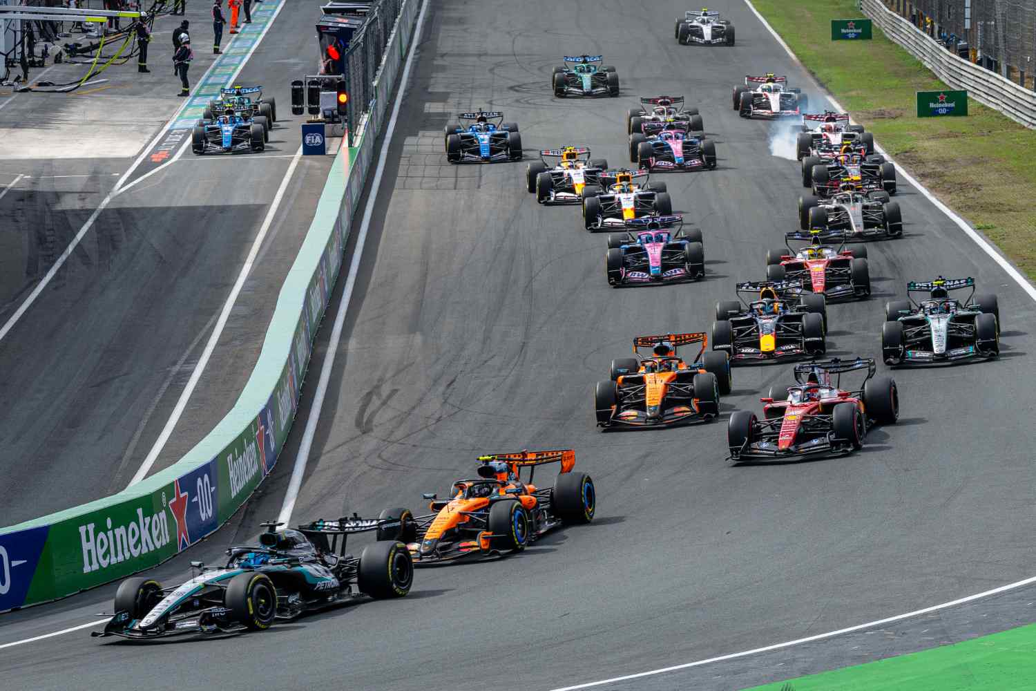 GP Países Baixos F1: Mercedes e McLaren disputam vitória na despedida de Zandvoort