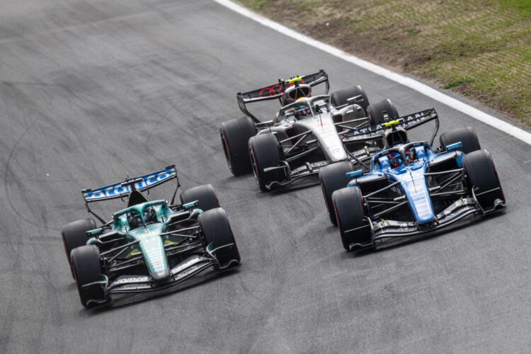 Carlos Sainz diz que Williams não consegue “lutar com a Aston Martin”