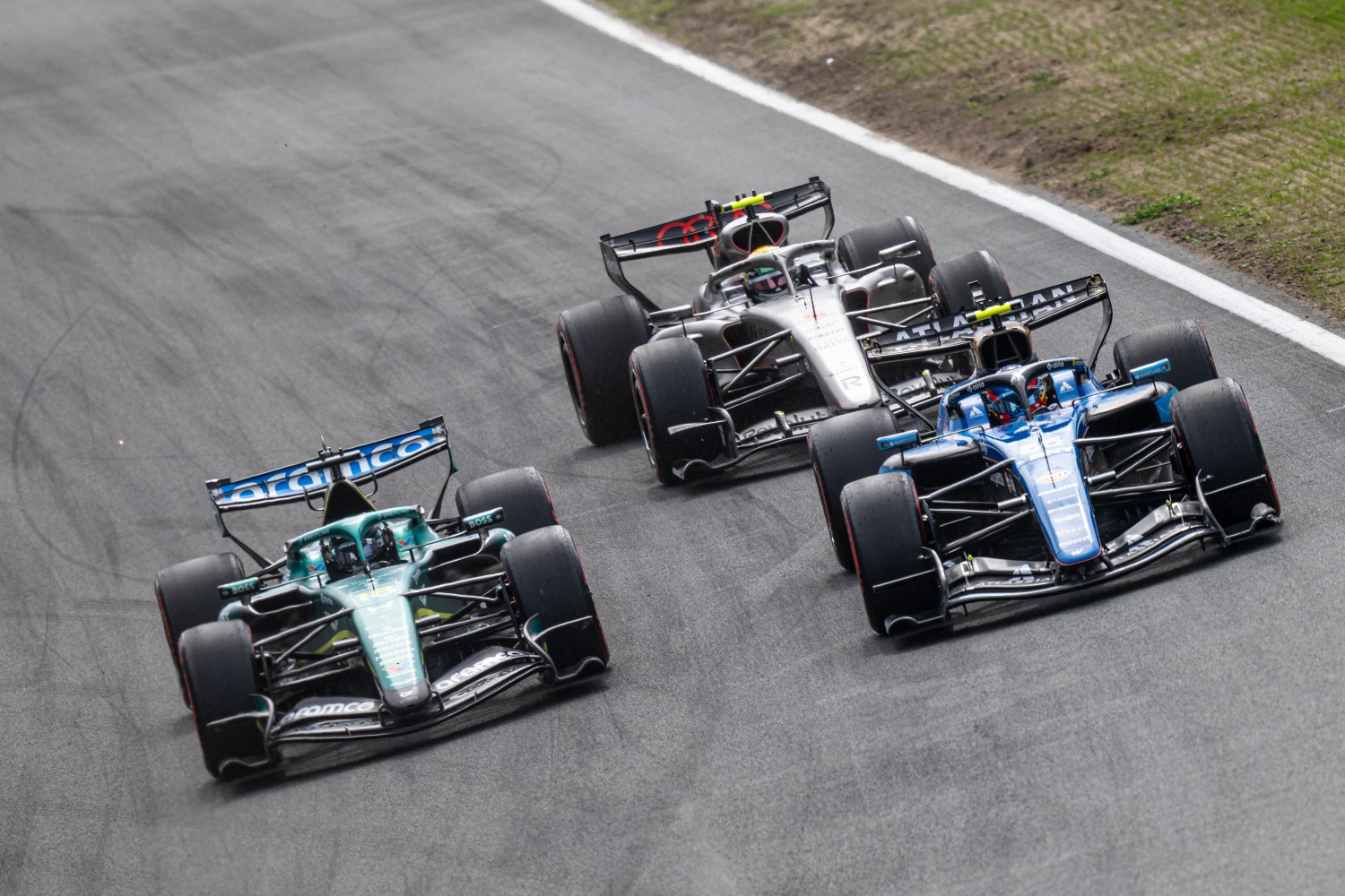 Carlos Sainz diz que Williams não consegue “lutar com a Aston Martin”