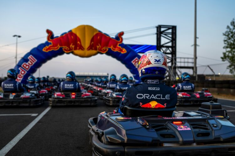 Max Verstappen contra 100 pilotos amadores de kart