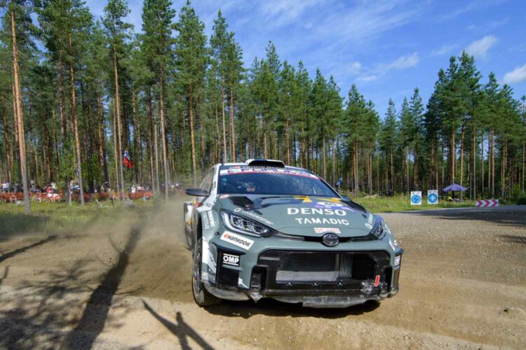Jari-Matti Latvala vence classe RC2 no Rali da Finlândia: “quando o patrão anda mais que os ‘funcionários’
