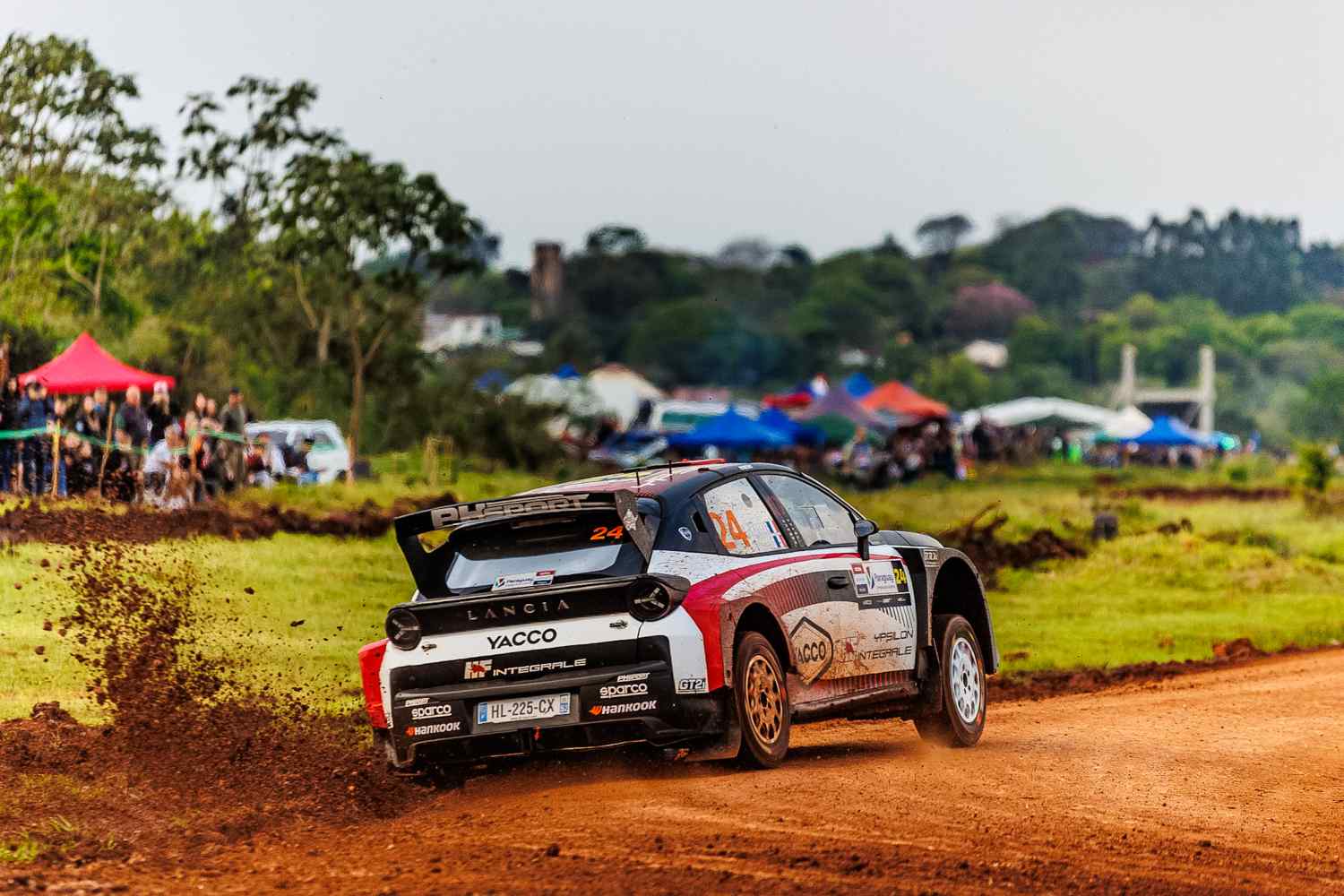 Lancia Corse HF conquista título mundial de equipas no WRC2 no Rali do Paraguai