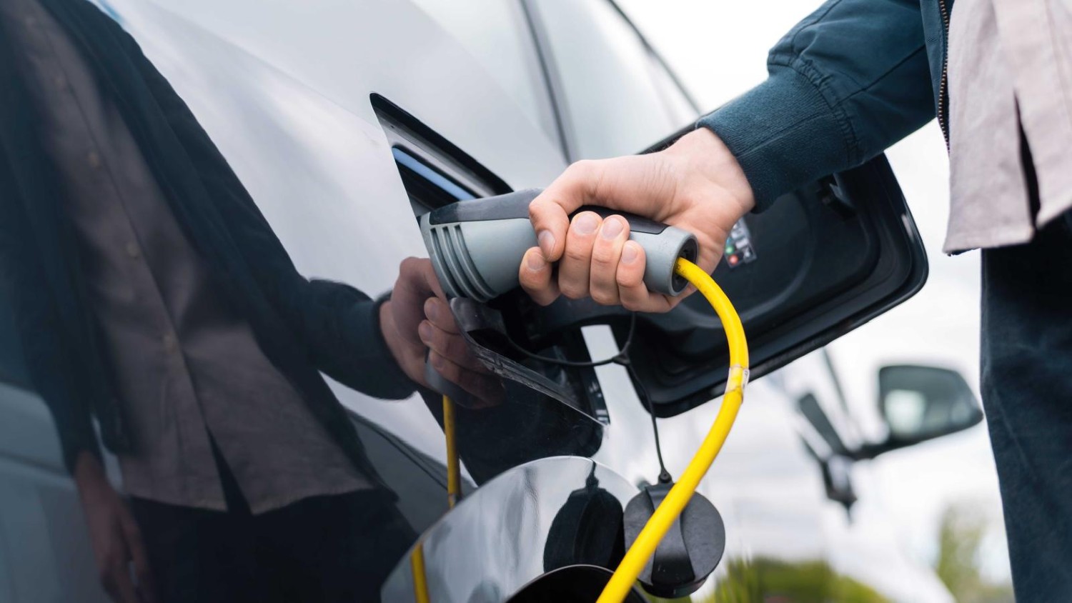Mobilidade elétrica: autonomia, custo e risco travam compra