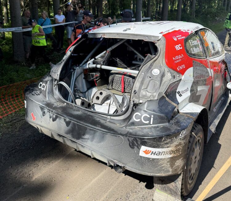 WRC, Rali da Finlândia/PEC14: Capotanço violento não impede Elfyn Evans de chegar ao fim do troço
