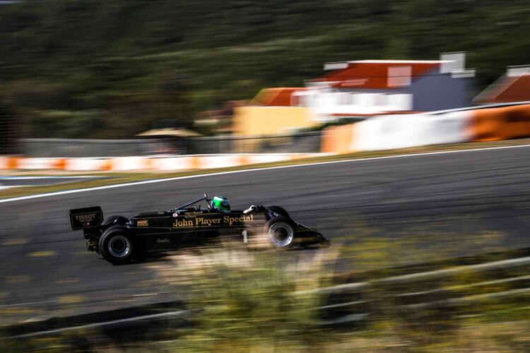 Lotus domina qualificação no arranque do Estoril Classics