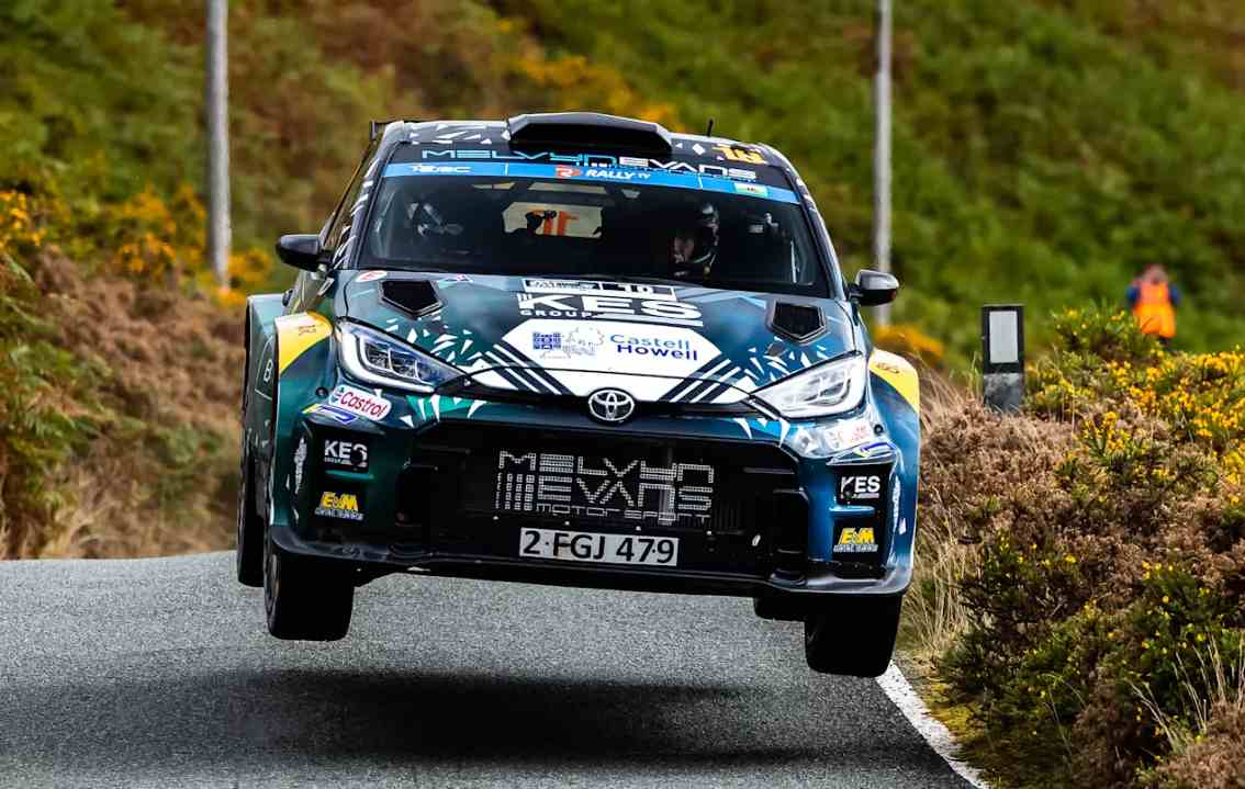 Kris Meeke lidera Rali Ceredigion e Teemu Suninen mais perto do título do Europeu de Ralis