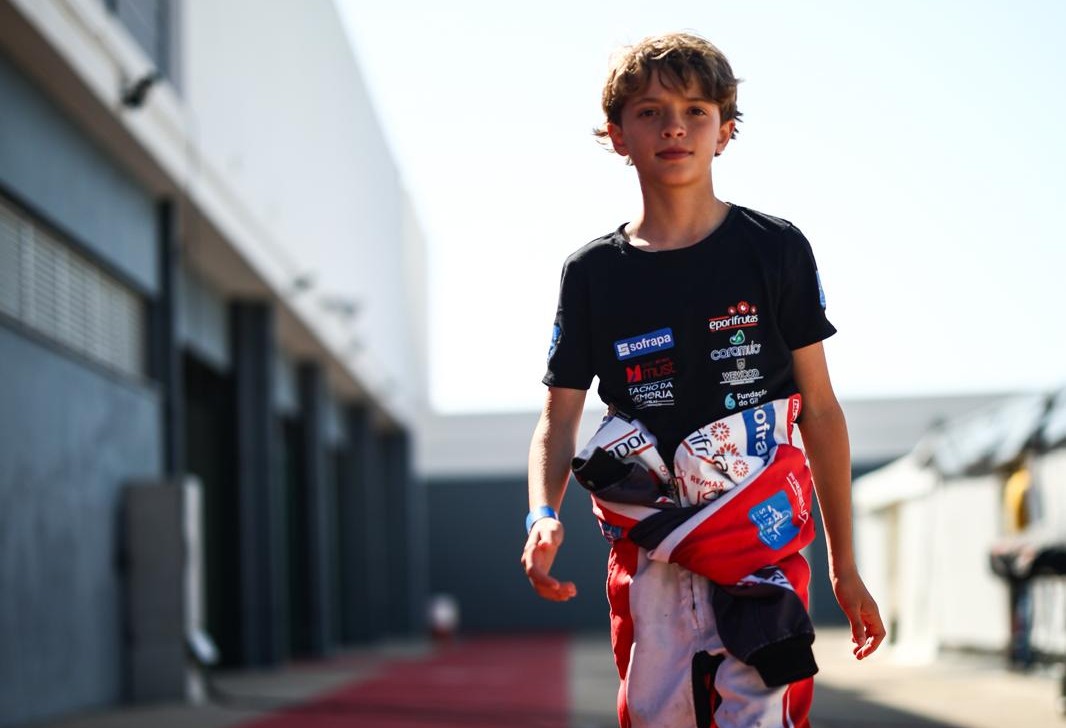 Lourenço Antunes representa Portugal nas finais mundiais Easykart em Lonato.