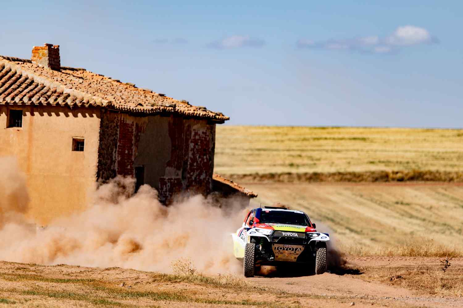 Luís Portela Morais conquista 2º lugar absoluto na estreia com a Toyota Hilux T1+