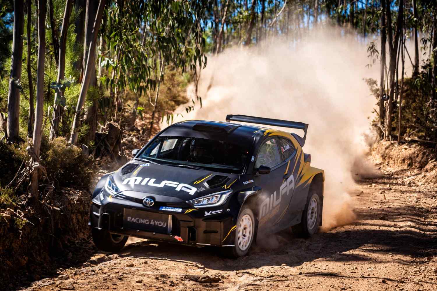 Luís Cidade testou Toyota GR Yaris Rally2, estreia é no Rali do Algarve: “O carro é fantástico”