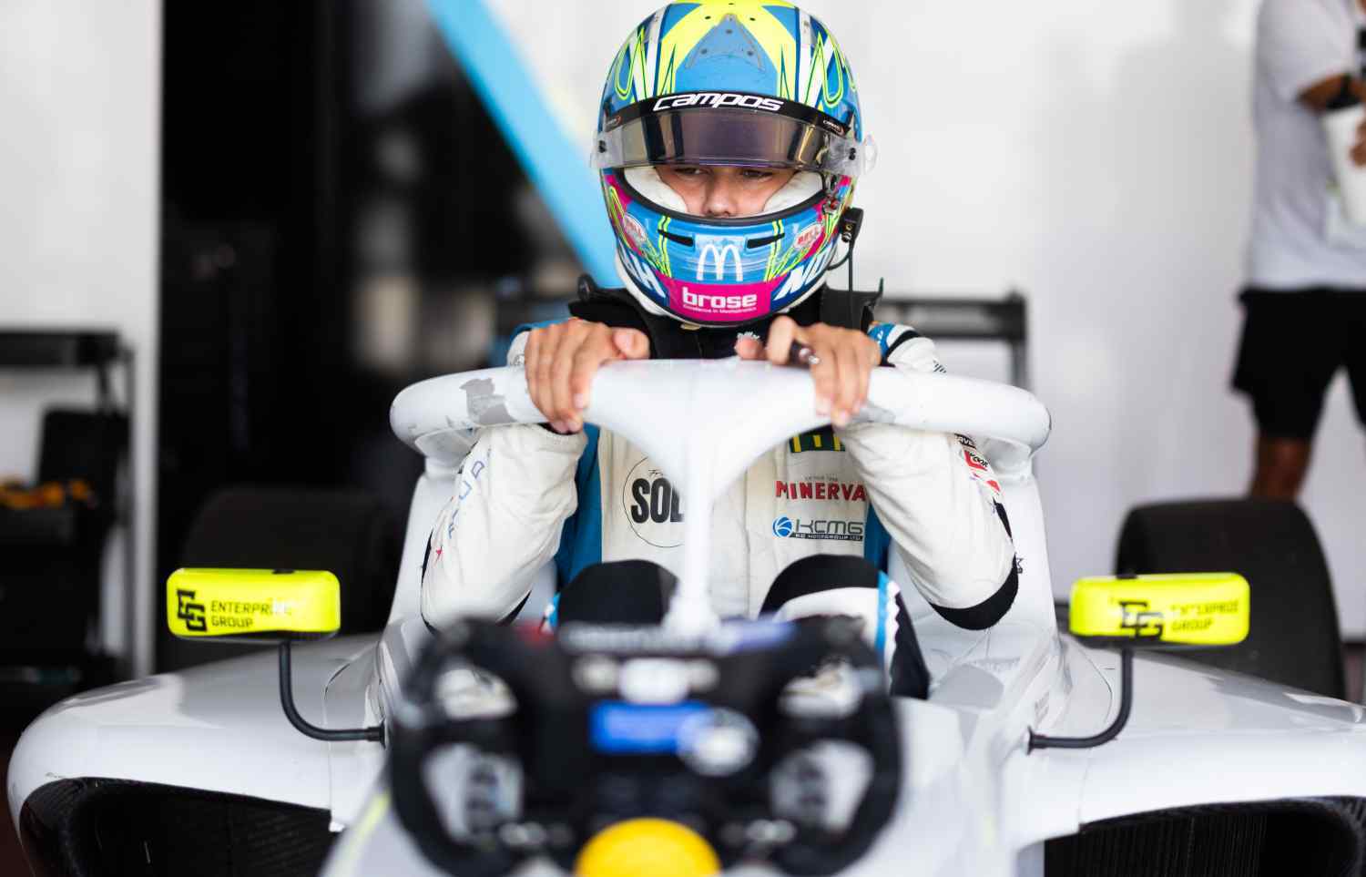 150 corridas: Noah Monteiro aponta à liderança na Fórmula 4 espanhola