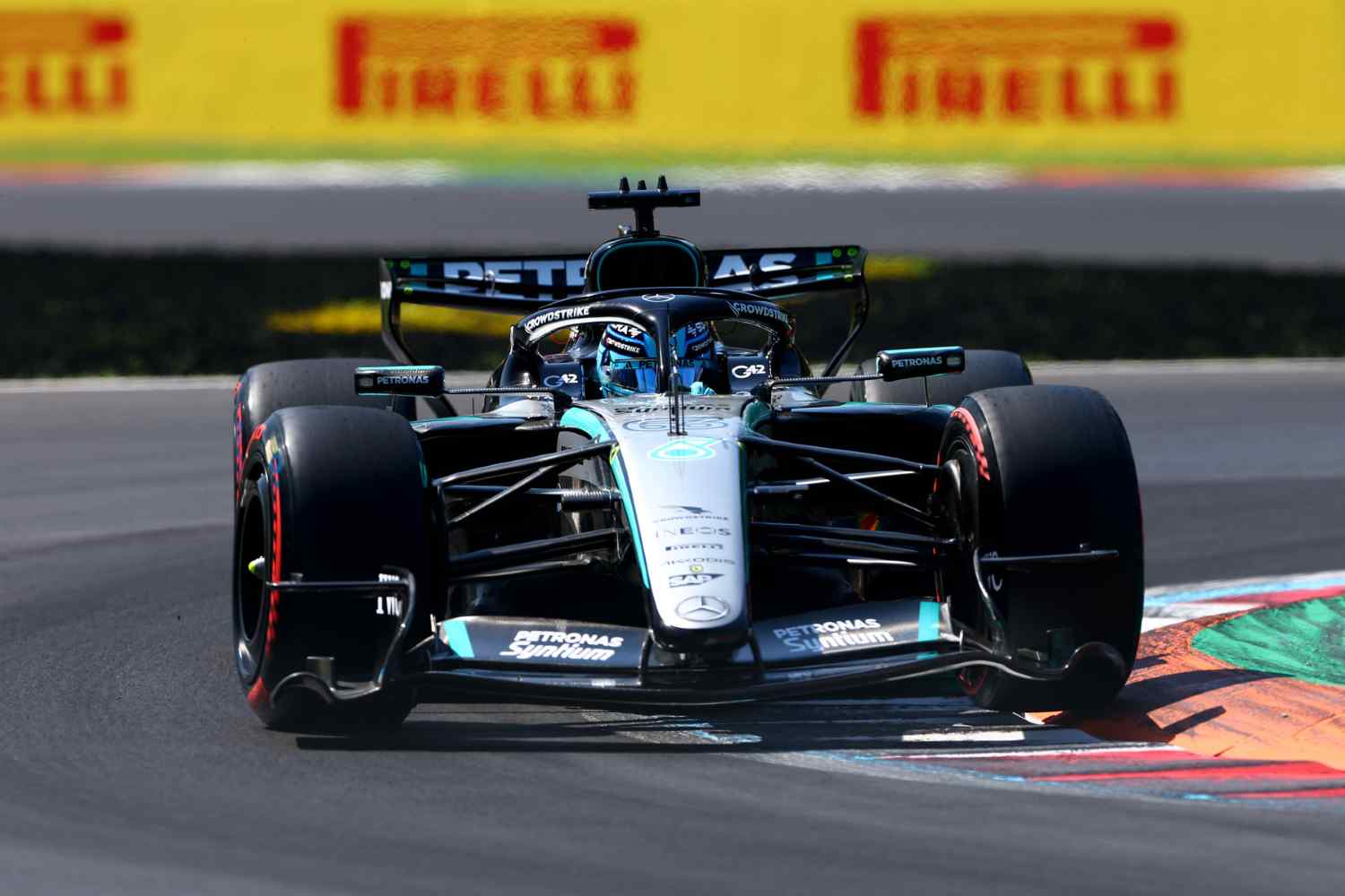 GP Itália F1, TL2: George Russell lidera mas há equilíbrio com a Ferrari