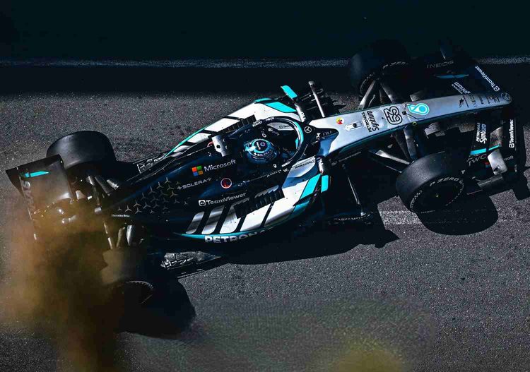 GP Azerbaijão F1, TL1: George Russell na frente, mas há equilíbrio entre Mercedes, Red Bull e Ferrari