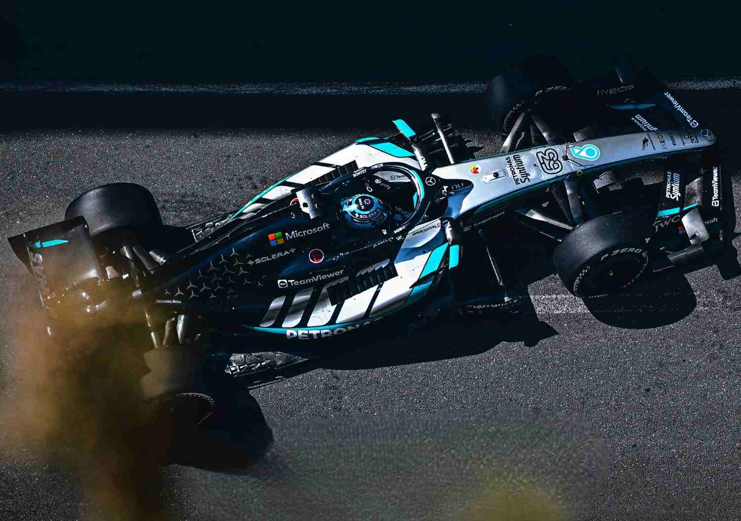 GP Azerbaijão F1, TL1: George Russell na frente, mas há equilíbrio entre Mercedes, Red Bull e Ferrari
