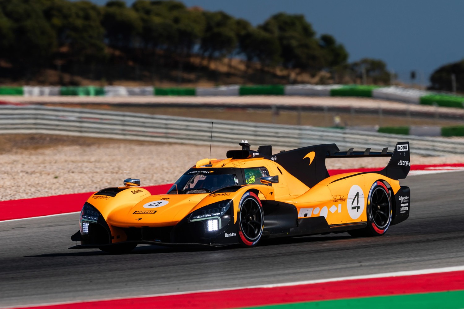 WEC: Lando Norris testa McLaren MCL-HY em Portimão