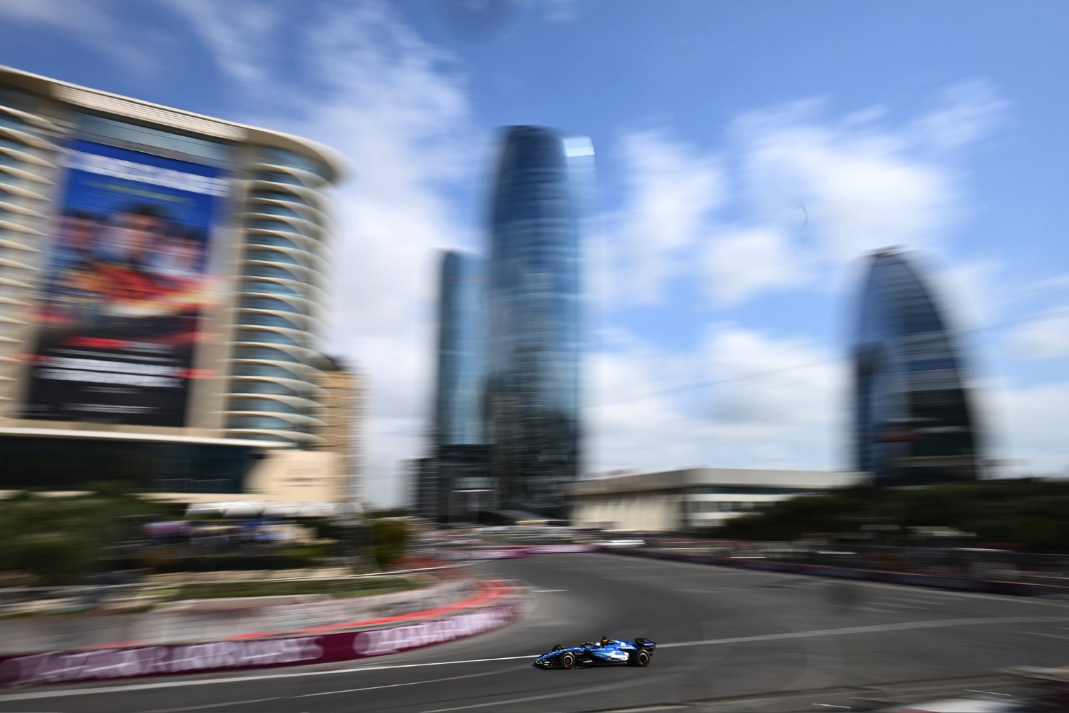GP Azerbaijão F1, Q2: Carlos Sainz e os dois Alpine passam à Q3