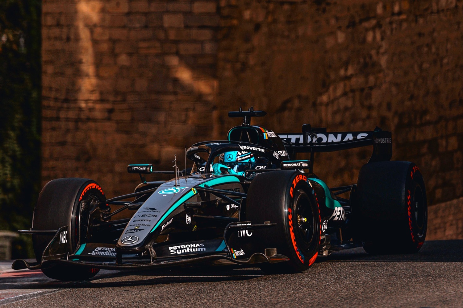 GP do Azerbaijão, F1: George Russell faz a pole e arrasa a concorrência