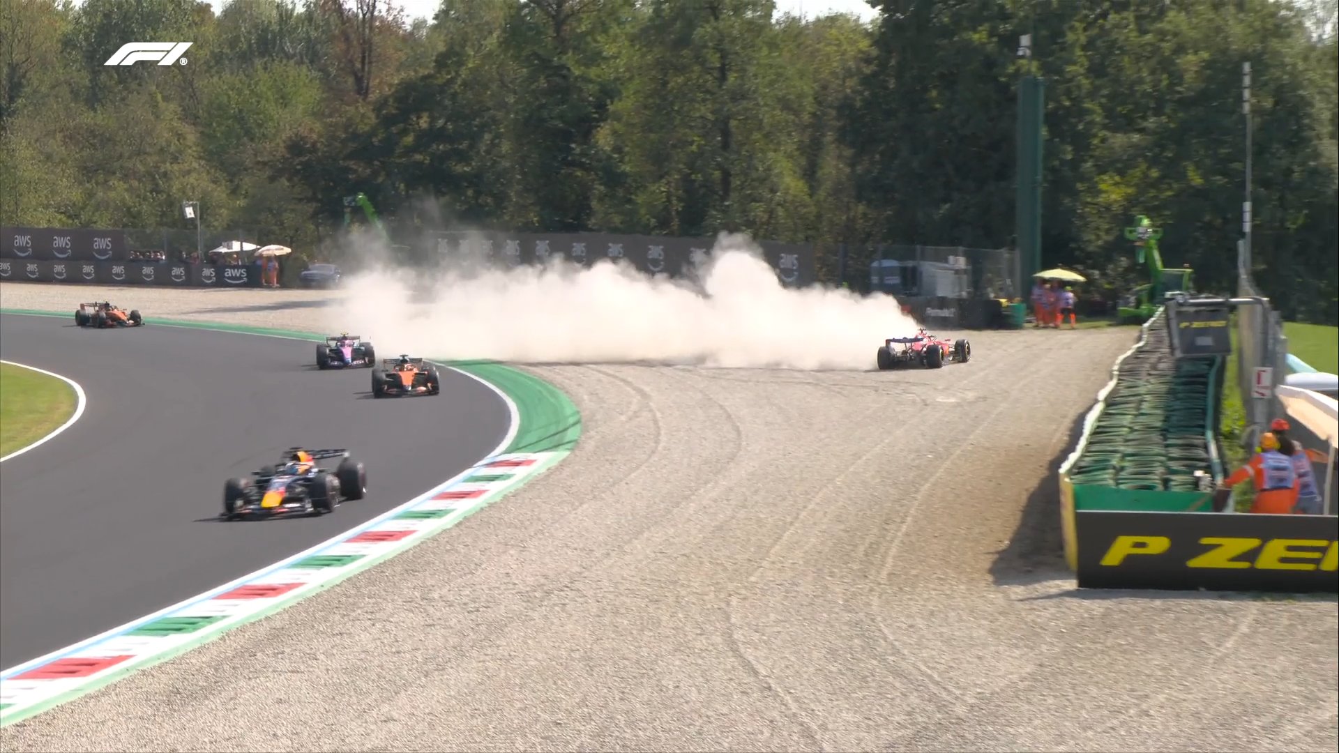 GP Itália F1: Charles Leclerc fora de prova e bandeira vermelha em pista