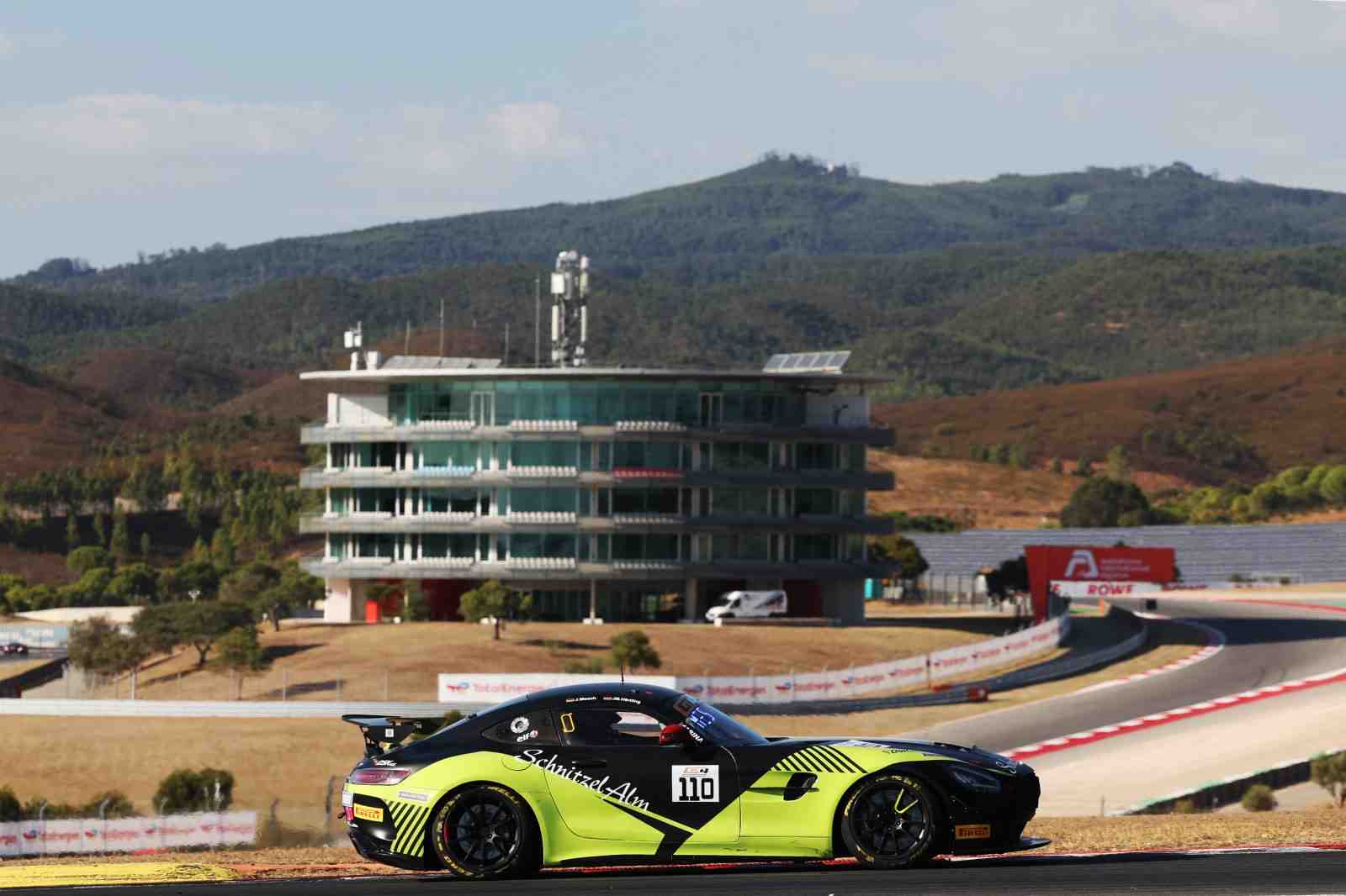 GT4 European Series em Portimão: SR Motorsport domina treinos livres com Verstappen visado por incidente