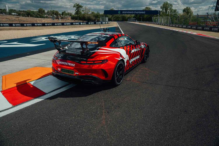 P Zero R à medida para o novo Safety Car oficial da FIA F1, o Mercedes-AMG GT 63 Pro 4Matic+
