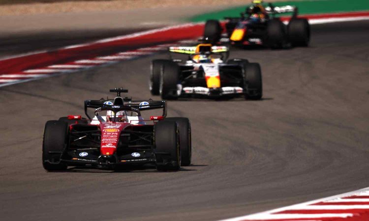 GP dos EUA de F1: Ferrari liderou treinos numa luta renhida entre quatro equipas