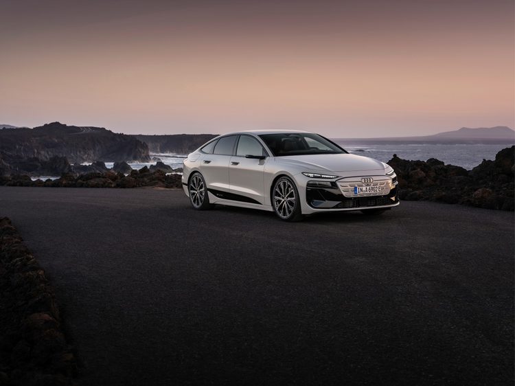Audi A6 e-tron percorre 1338 km com uma carga