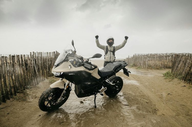 Moto bate recorde mundial de autonomia