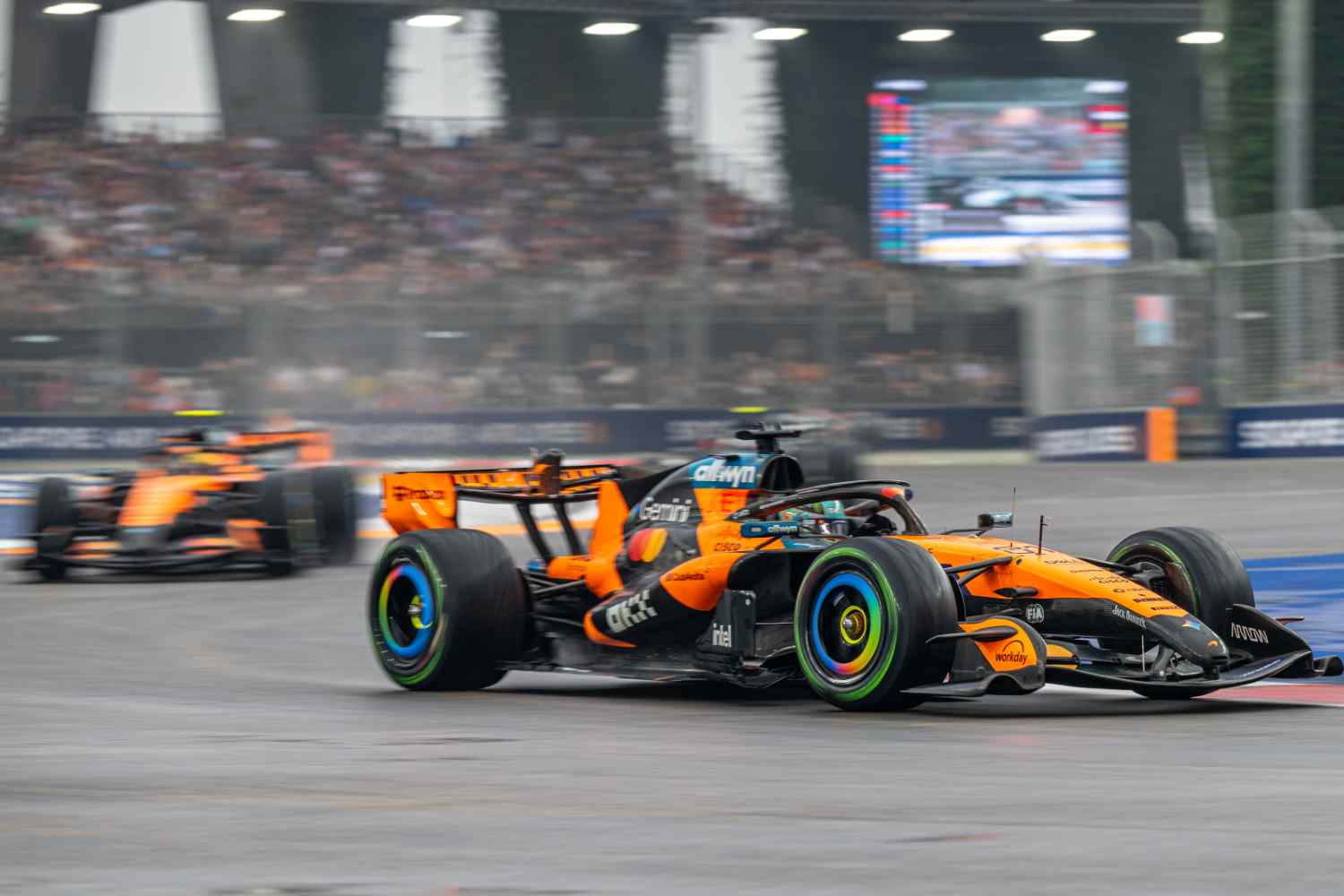 GP Singapura F1: Norris pede desculpa à McLaren por choque com Piastri