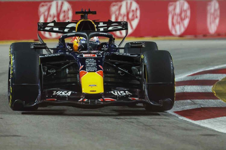 GP Singapura F1: Verstappen vence a Sprint após Safety Car, McLaren colidiram na última volta