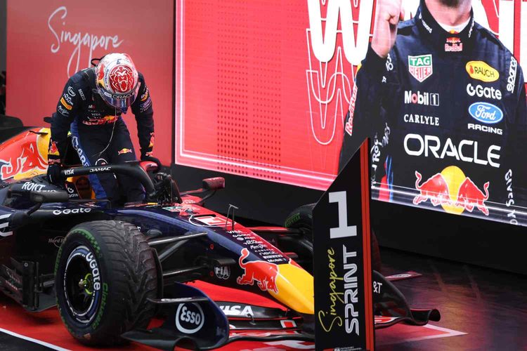 GP Singapura F1, Max Verstappen triunfa pela 1ª vez em Marina Bay: “ muito contente por vencer aqui”